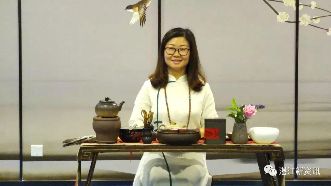 湛江家具城(旗袍与红木交相辉映成为最美的相遇)插图12 湛江家具城(旗袍与红木交相辉映成为最美的相遇)