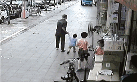 梅姨杀小孩过程(孩子被人贩子骗走了怎么办?)插图3 梅姨杀小孩过程(孩子被人贩子骗走了怎么办?)