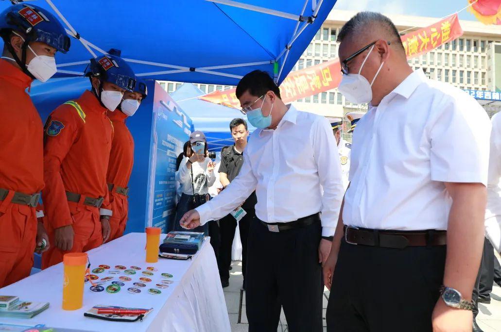 6月16日是什么日子(吉林省森林消防总队开展安全宣传咨询活动)插图3 月16日是什么日子(吉林省森林消防总队开展安全宣传咨询活动)"