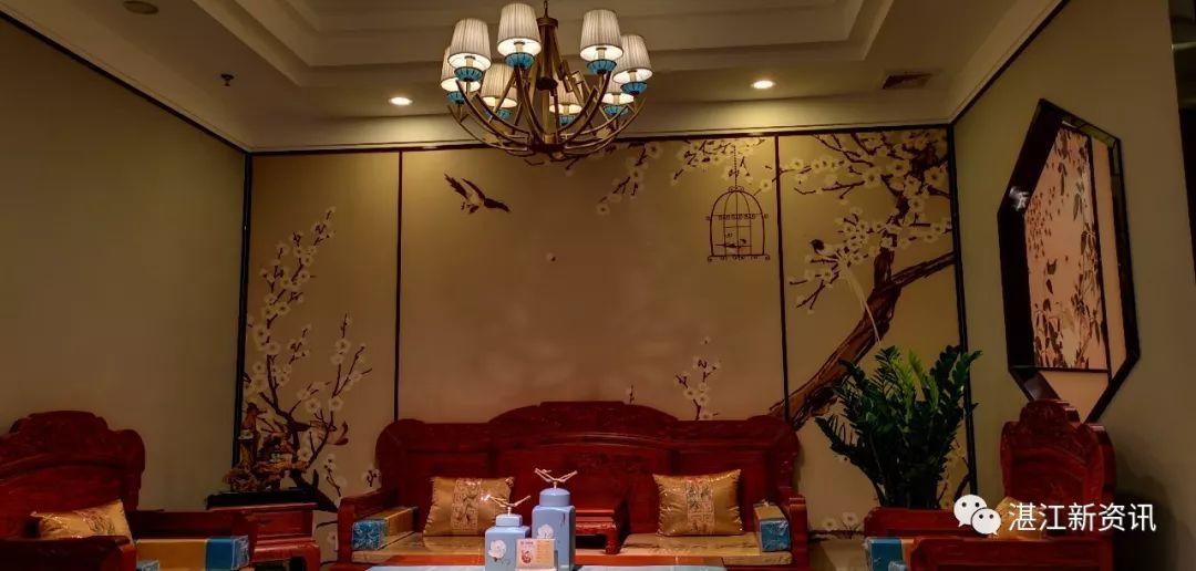 湛江家具城(旗袍与红木交相辉映成为最美的相遇)插图49 湛江家具城(旗袍与红木交相辉映成为最美的相遇)