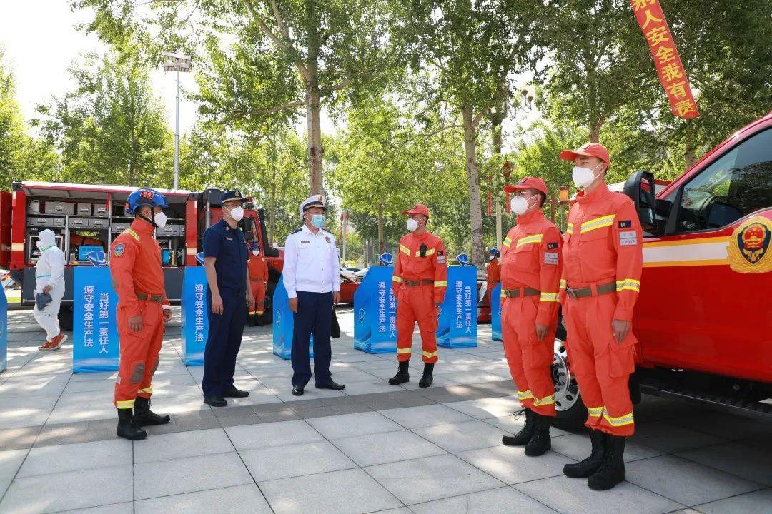 6月16日是什么日子(吉林省森林消防总队开展安全宣传咨询活动)插图4 月16日是什么日子(吉林省森林消防总队开展安全宣传咨询活动)"