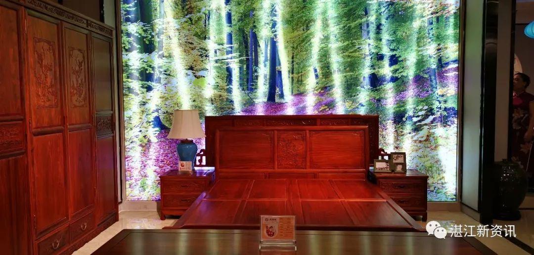 湛江家具城(旗袍与红木交相辉映成为最美的相遇)插图42 湛江家具城(旗袍与红木交相辉映成为最美的相遇)