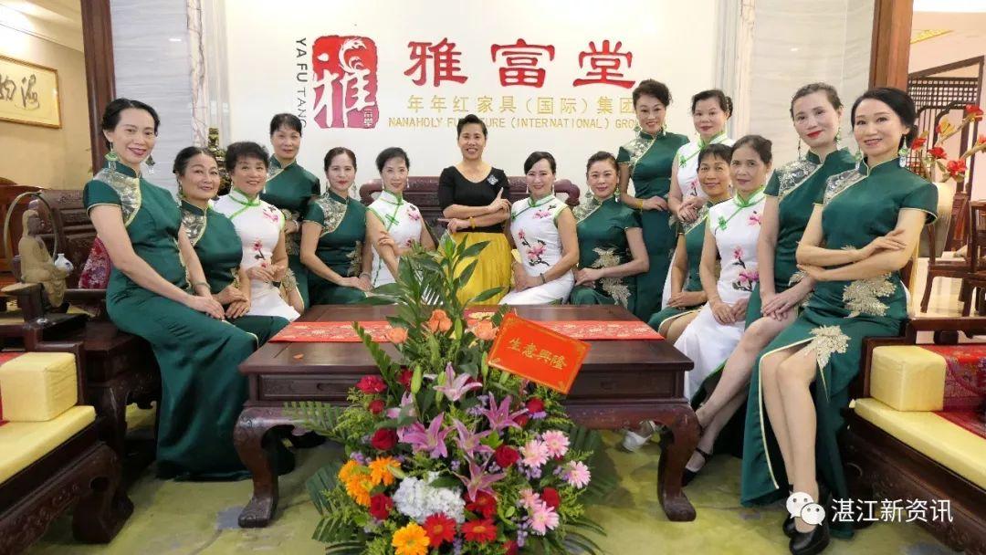 湛江家具城(旗袍与红木交相辉映成为最美的相遇)插图6 湛江家具城(旗袍与红木交相辉映成为最美的相遇)