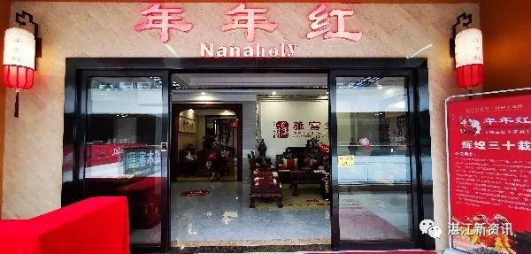 湛江家具城(旗袍与红木交相辉映成为最美的相遇)插图3 湛江家具城(旗袍与红木交相辉映成为最美的相遇)