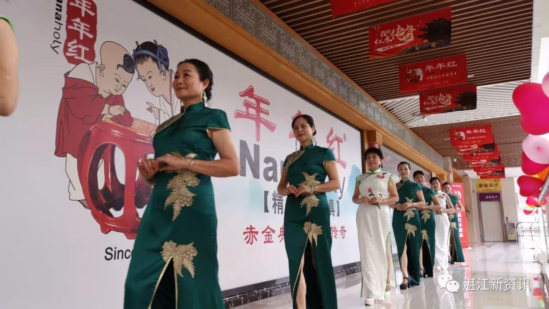 湛江家具城(旗袍与红木交相辉映成为最美的相遇)插图20 湛江家具城(旗袍与红木交相辉映成为最美的相遇)