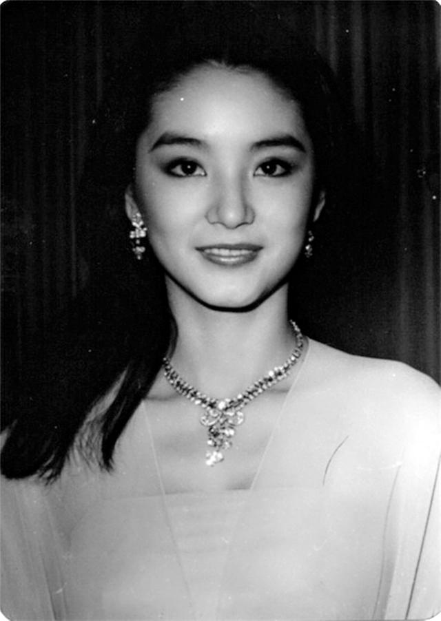 女生男相(看看现在的香港女明星,都是谁?)插图29 女生男相(看看现在的香港女明星,都是谁?)