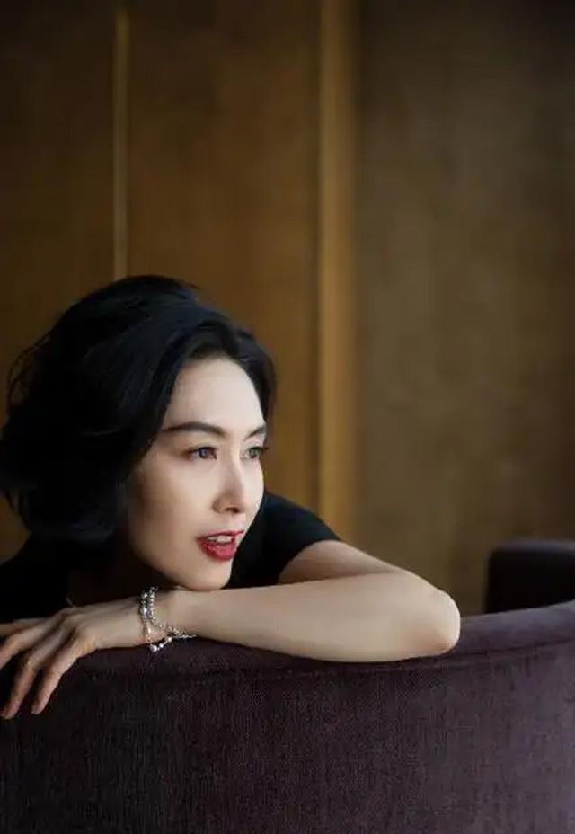 女生男相(看看现在的香港女明星,都是谁?)插图34 女生男相(看看现在的香港女明星,都是谁?)